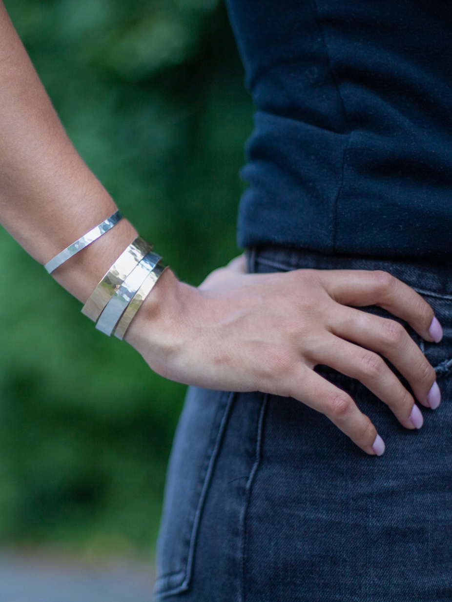 •MEDIUM HAMMERED• brass bracelet