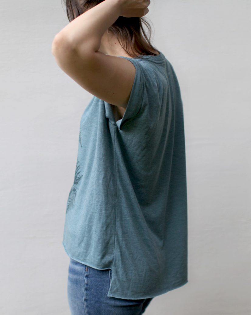 •TEAL FERNS• viscose blend muscle tee