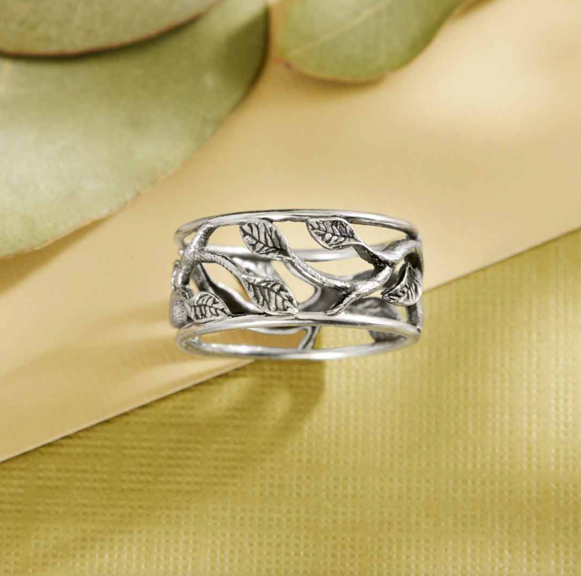 •VINING EMBRACE BAND• detailed sterling silver ring