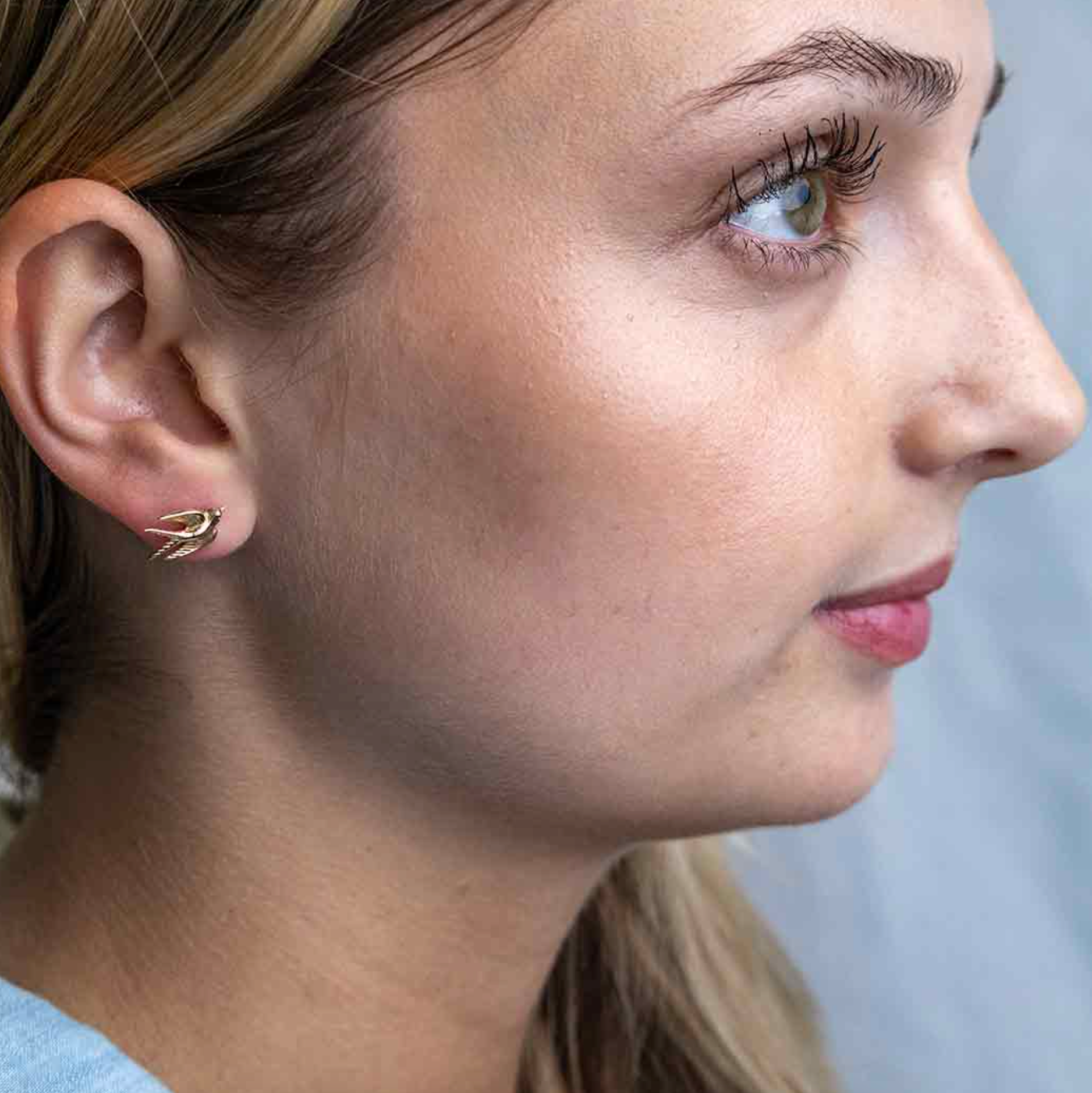 •LIL' SWALLOW• detailed bronze stud earrings