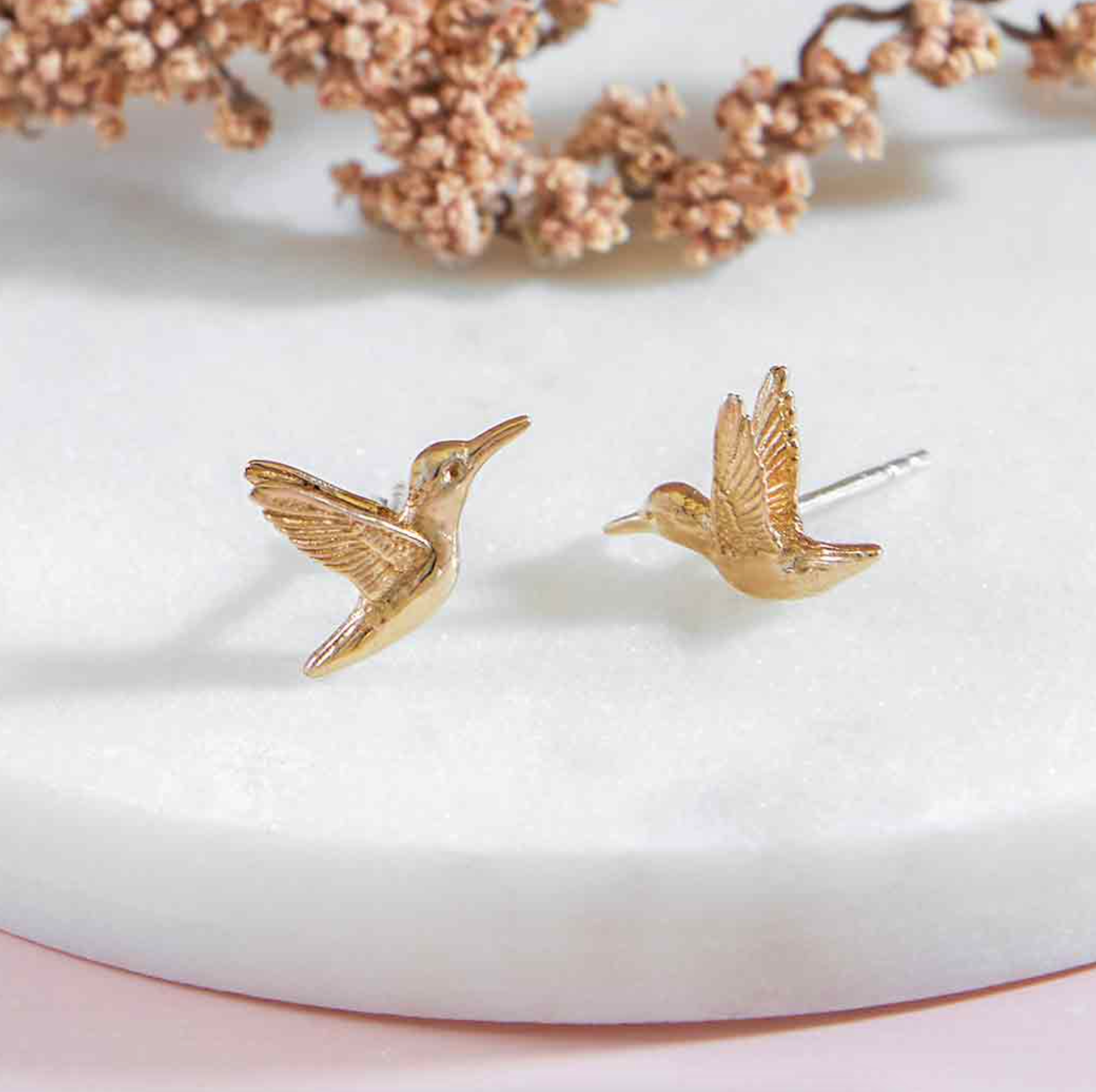 •LIL' HUMMINGBIRD• detailed bronze stud earrings