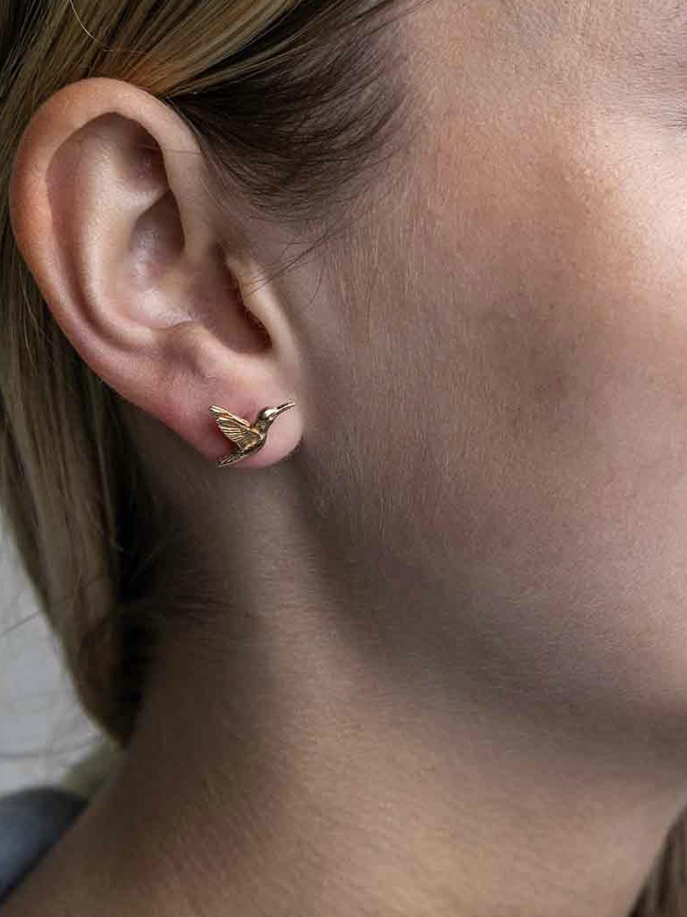 •HUMMINGBIRD• bronze stud earrings