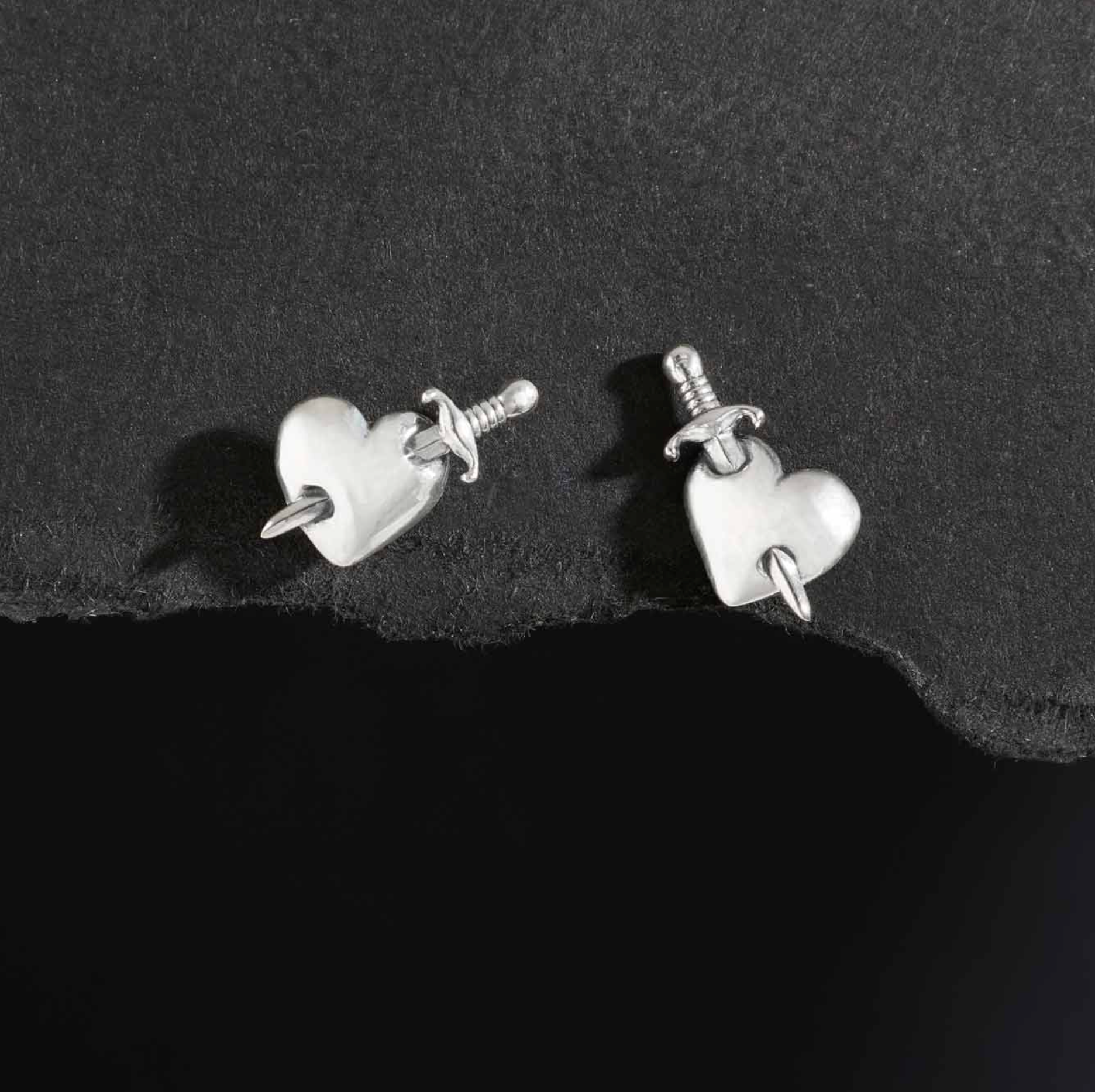 •HEART + SWORD• detailed silver stud earrings