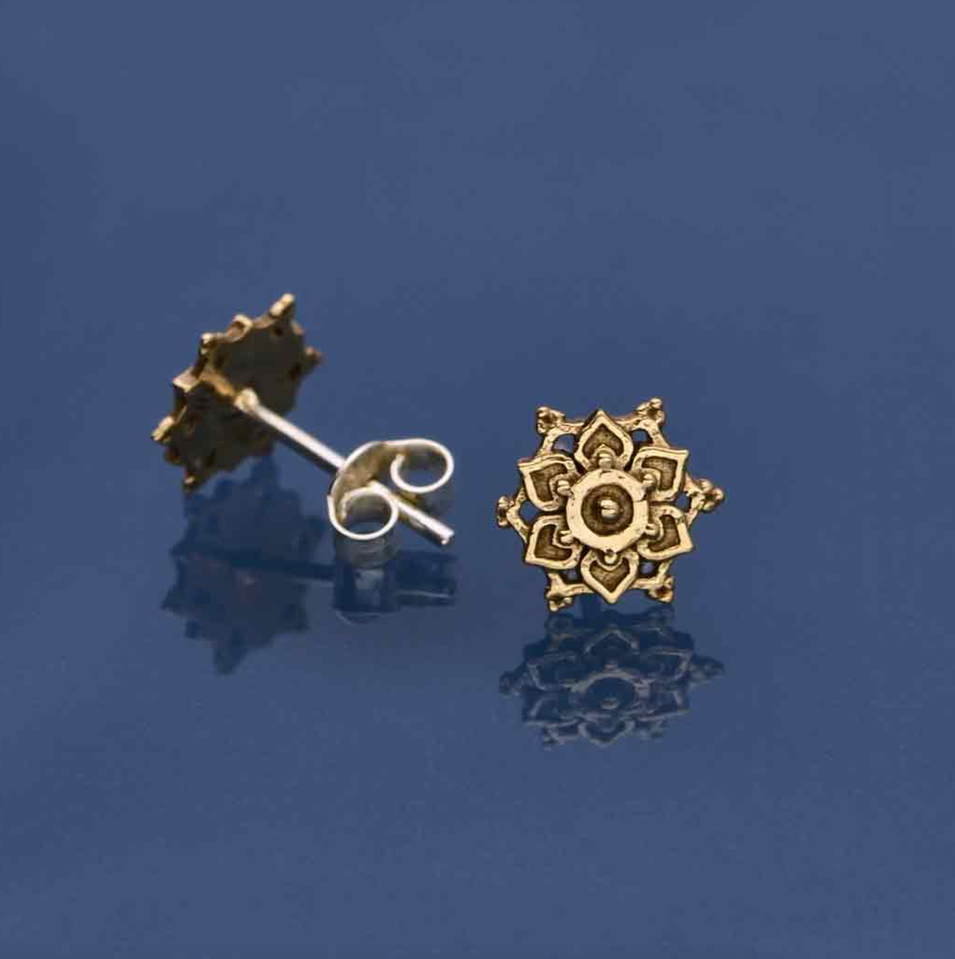 •LIL' MANDALA• detailed bronze stud earrings