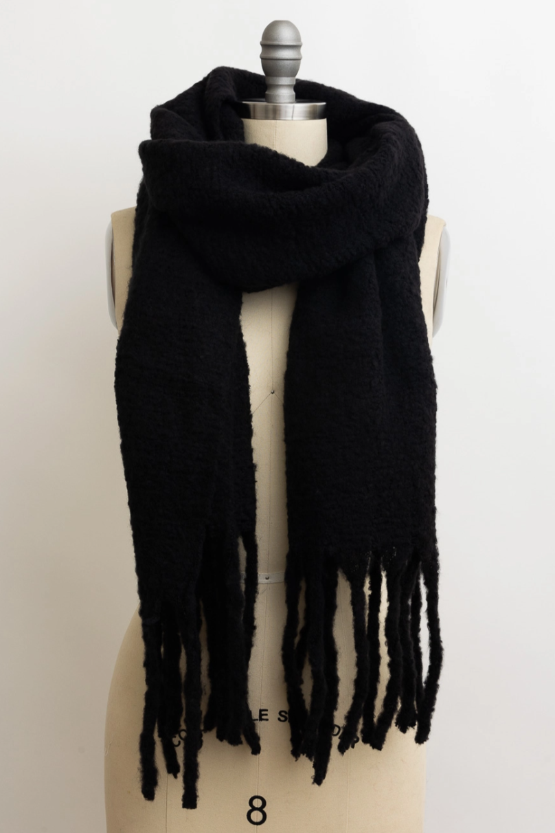 •COZY FRINGED SCARF•