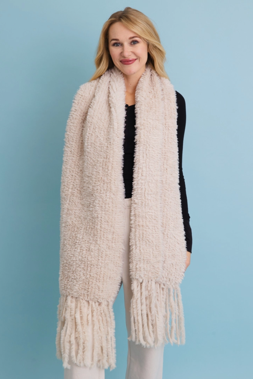 •OVERSIZED PLUSH SCARF•