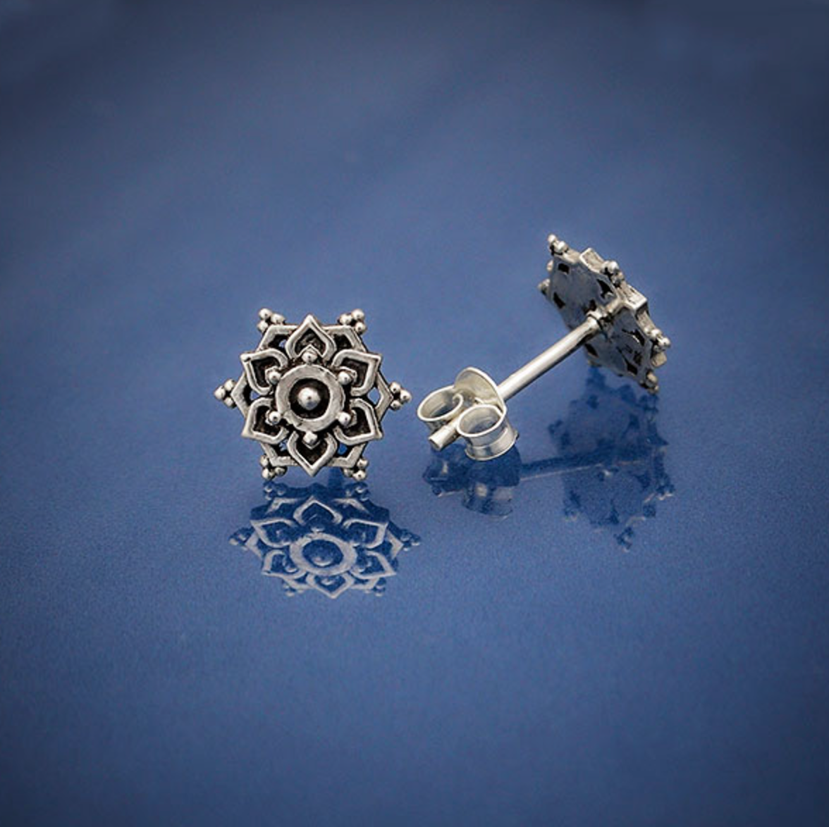 •LIL' MANDALA• detailed silver stud earrings