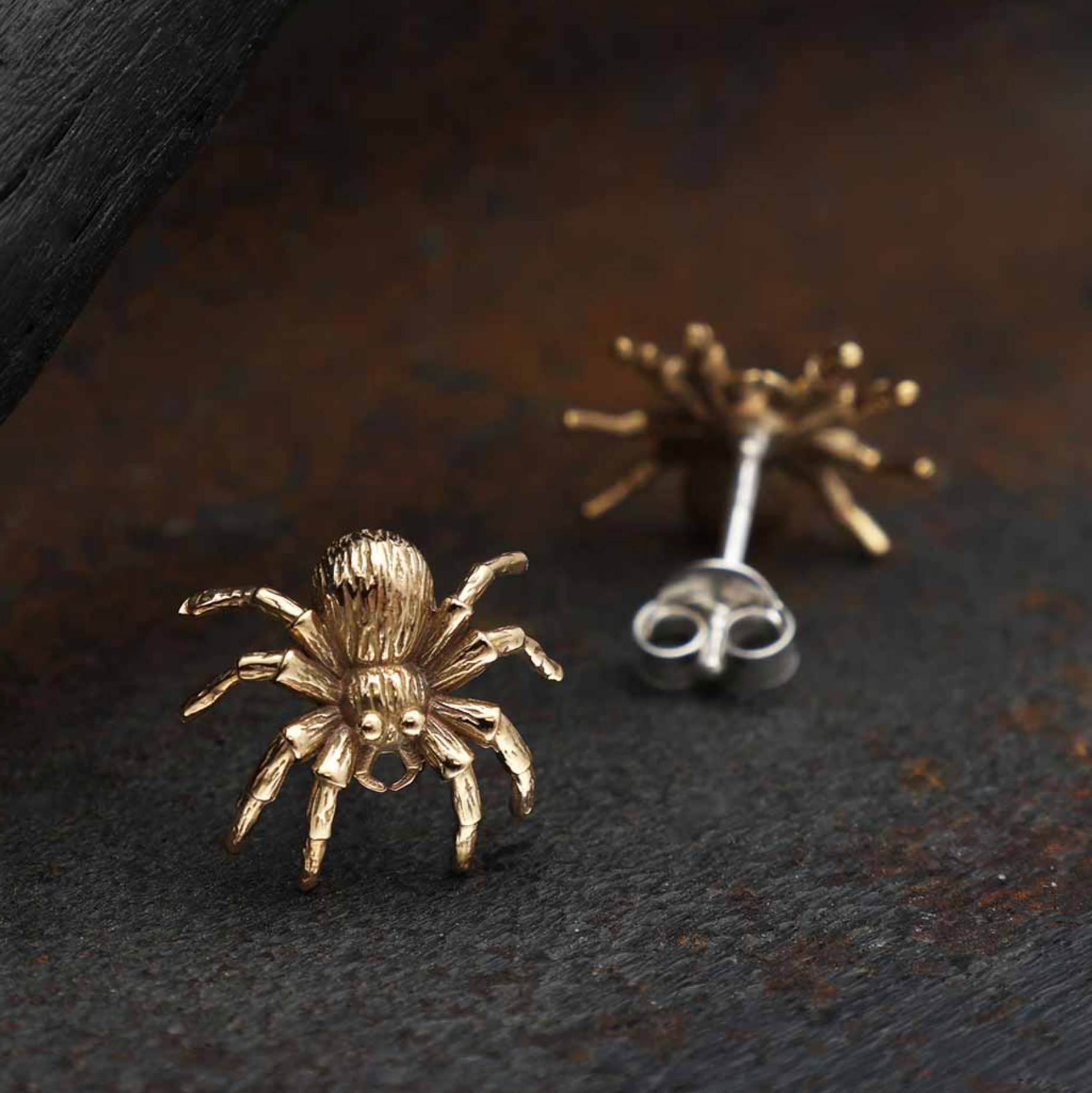 •LIL' SPIDER• bronze stud earrings