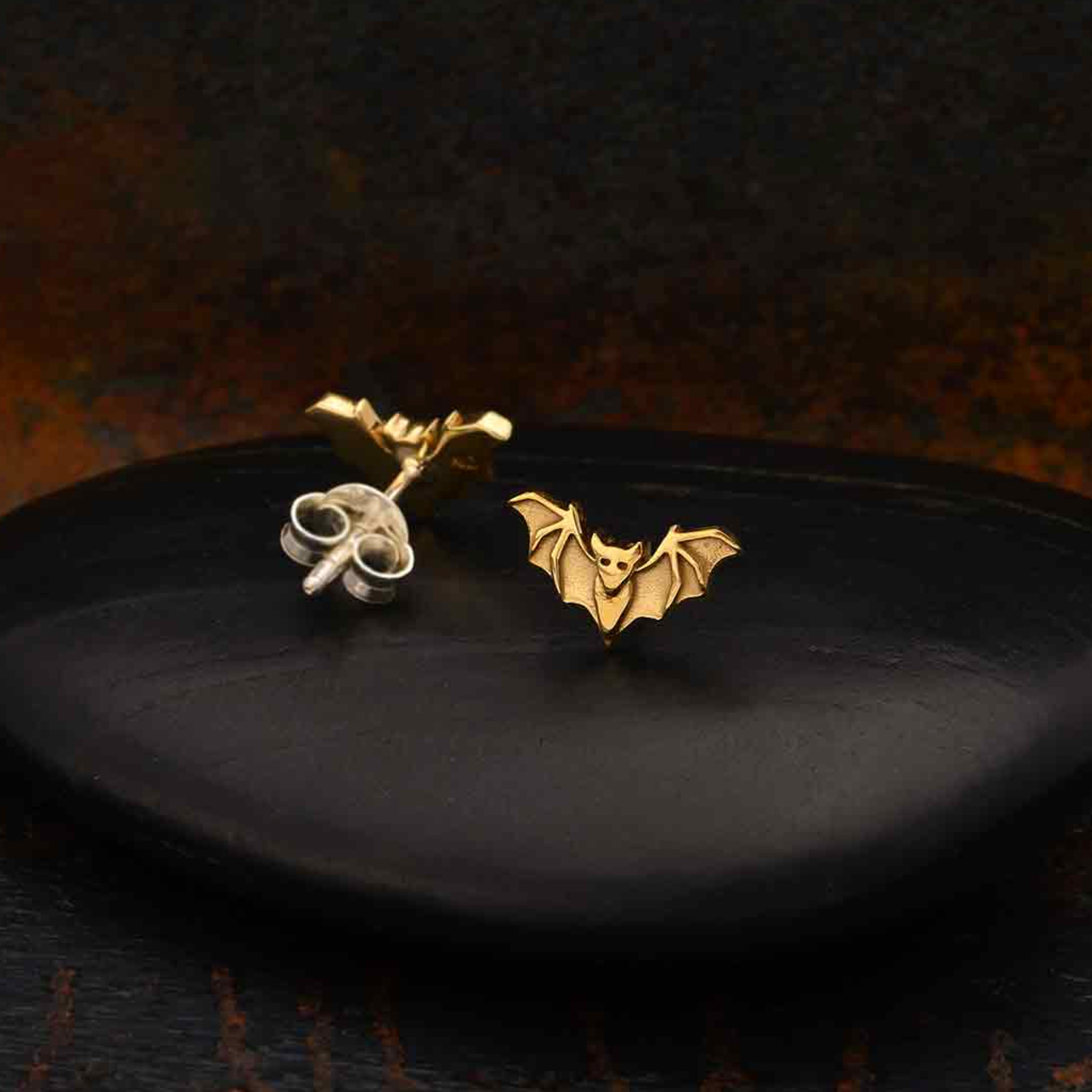 •LIL' BAT• detailed bronze stud earrings