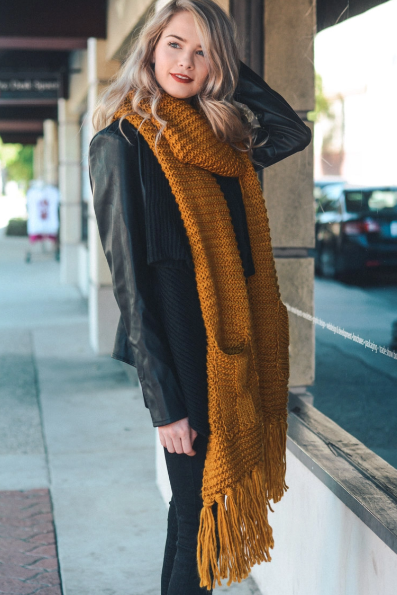 •OVERSIZED POCKETED SCARF•