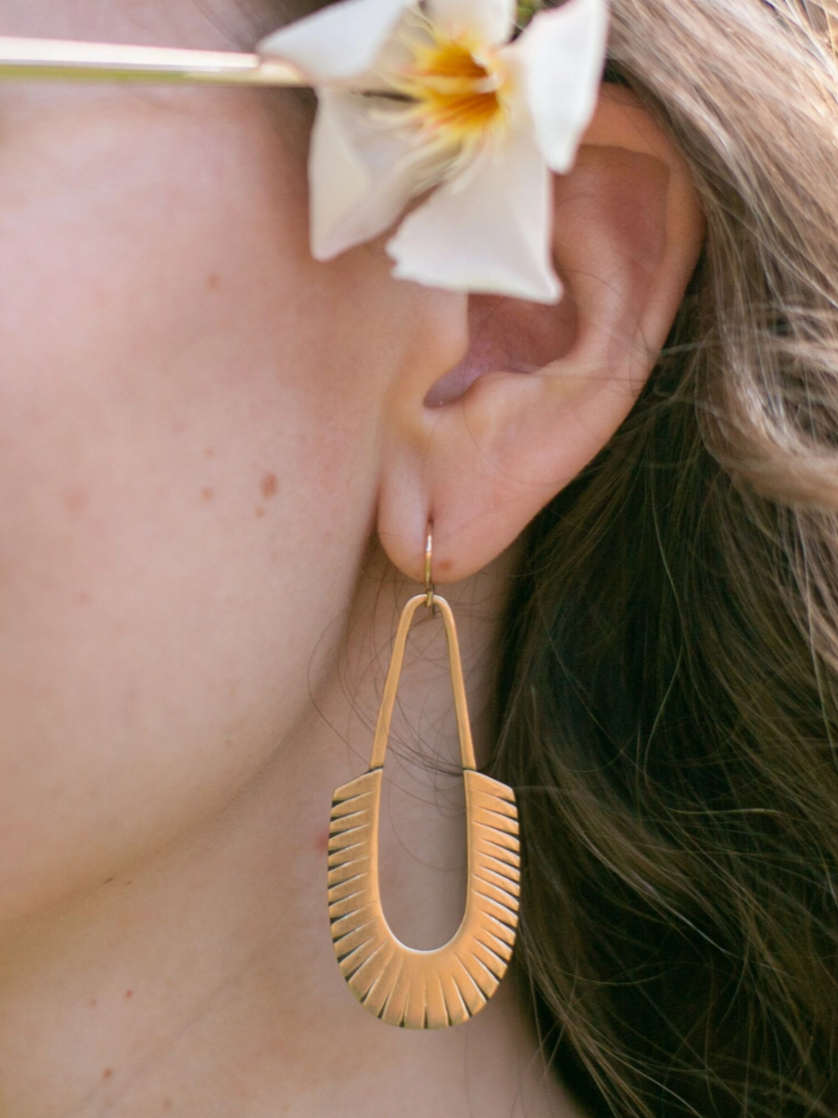 •ADELE• gold dangle earrings