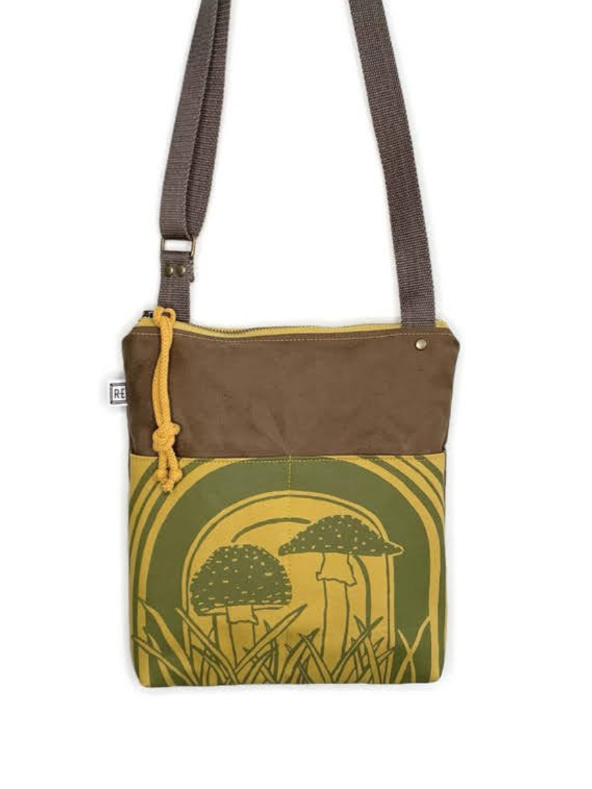 •WEEKDAYER - AMANITA• waxed canvas crossbody