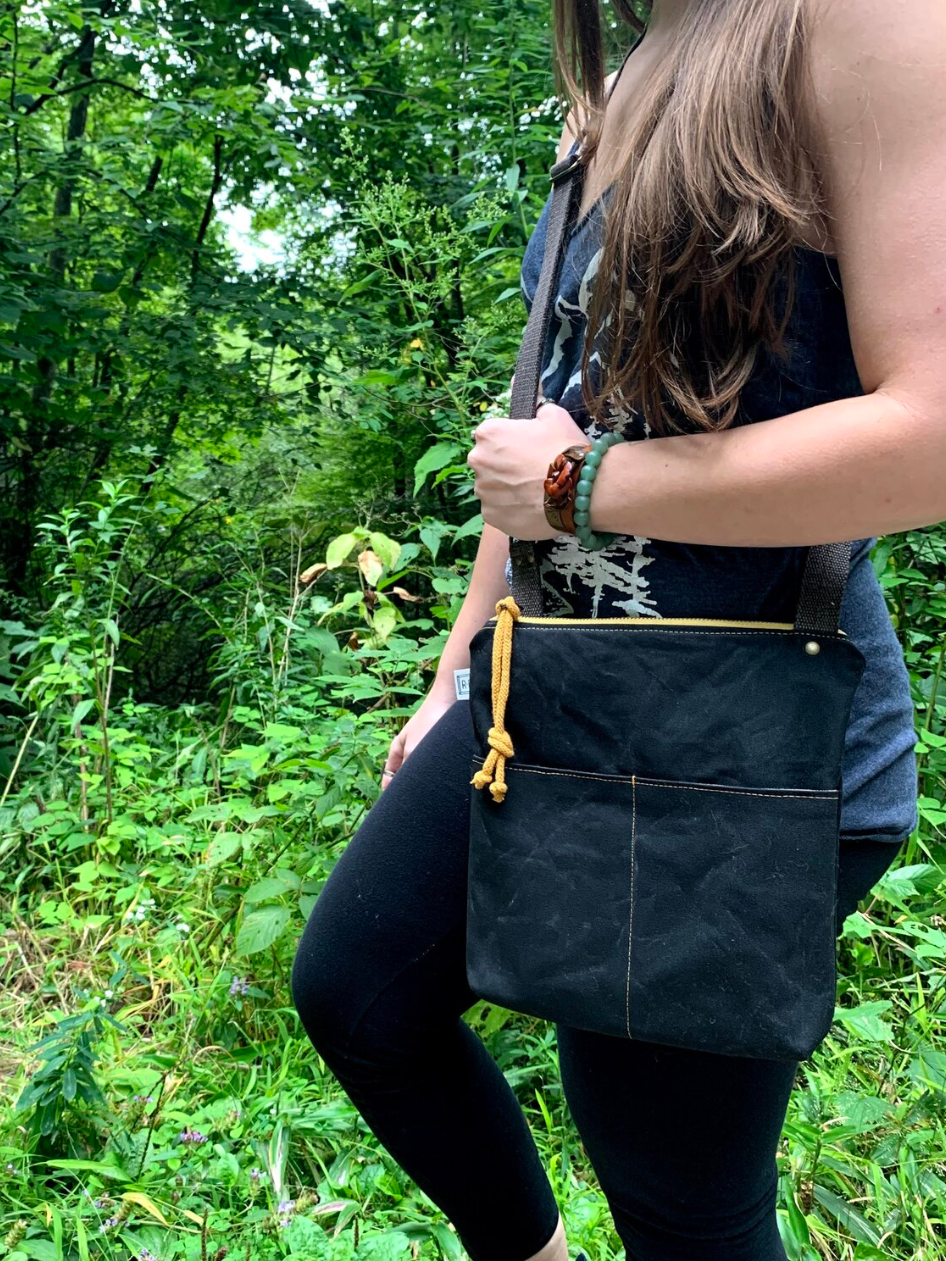 •WEEKDAYER - SOLID• waxed canvas crossbody