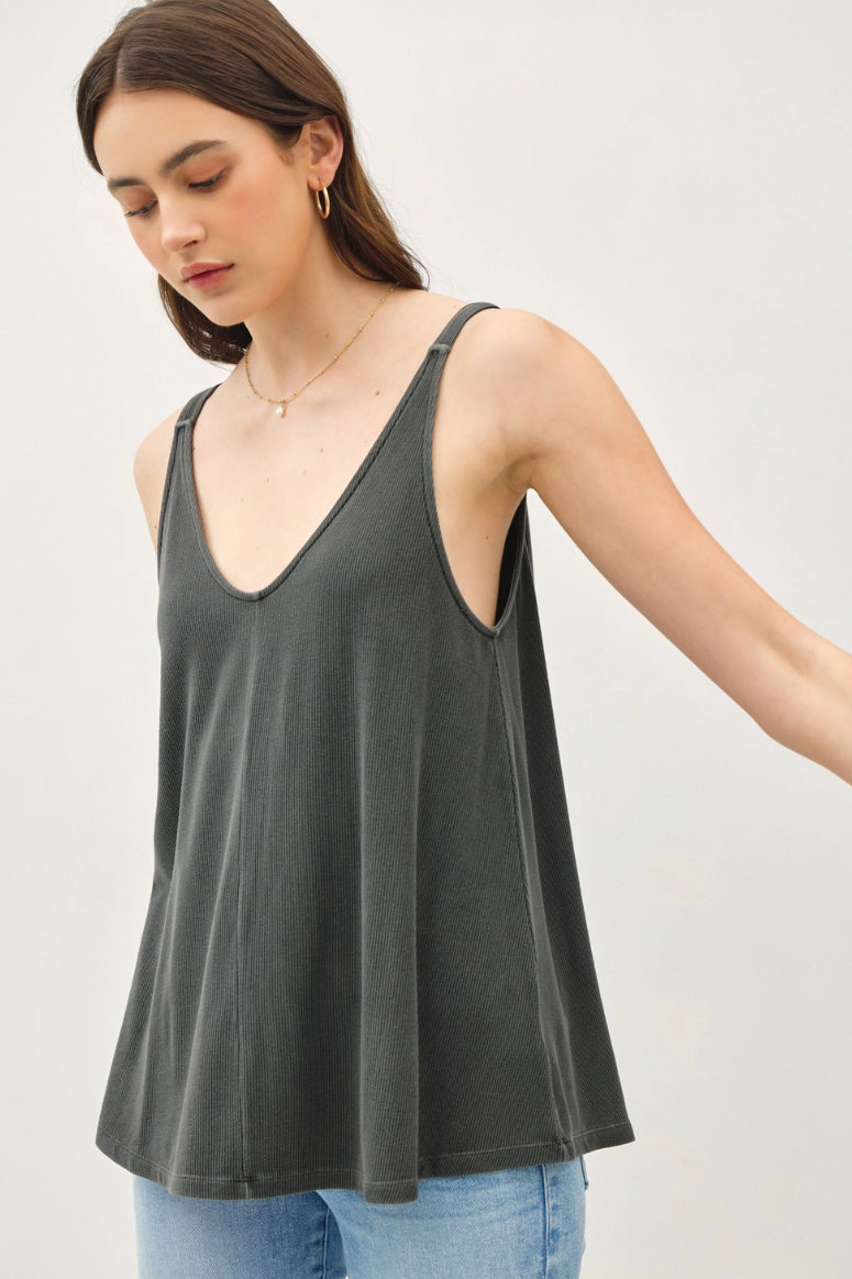 •BREE• flowy V neck tank