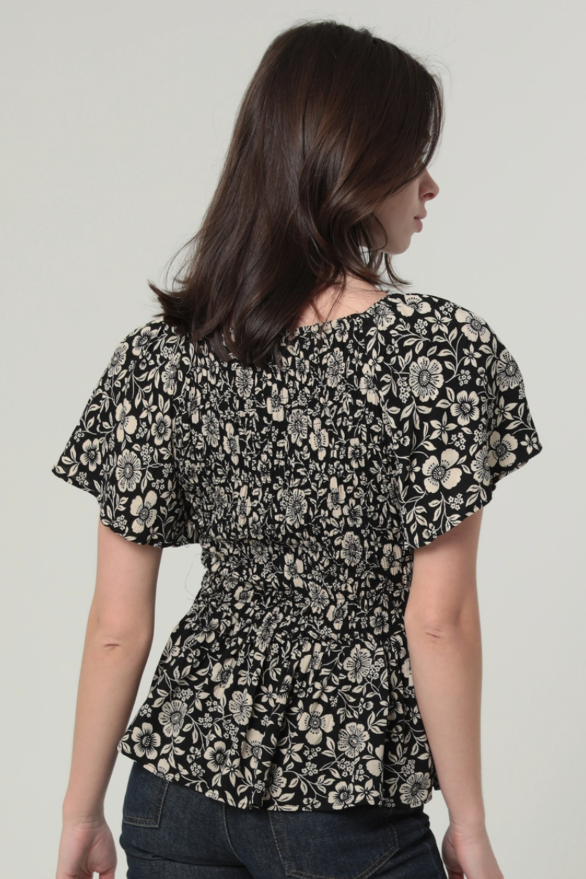 •ANEMONE• flutter sleeve V neck top