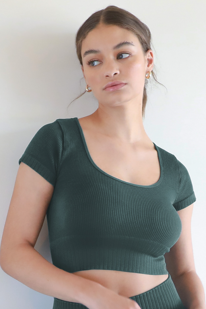 •RIBBED SCOOP NECK• cropped tee (USA)