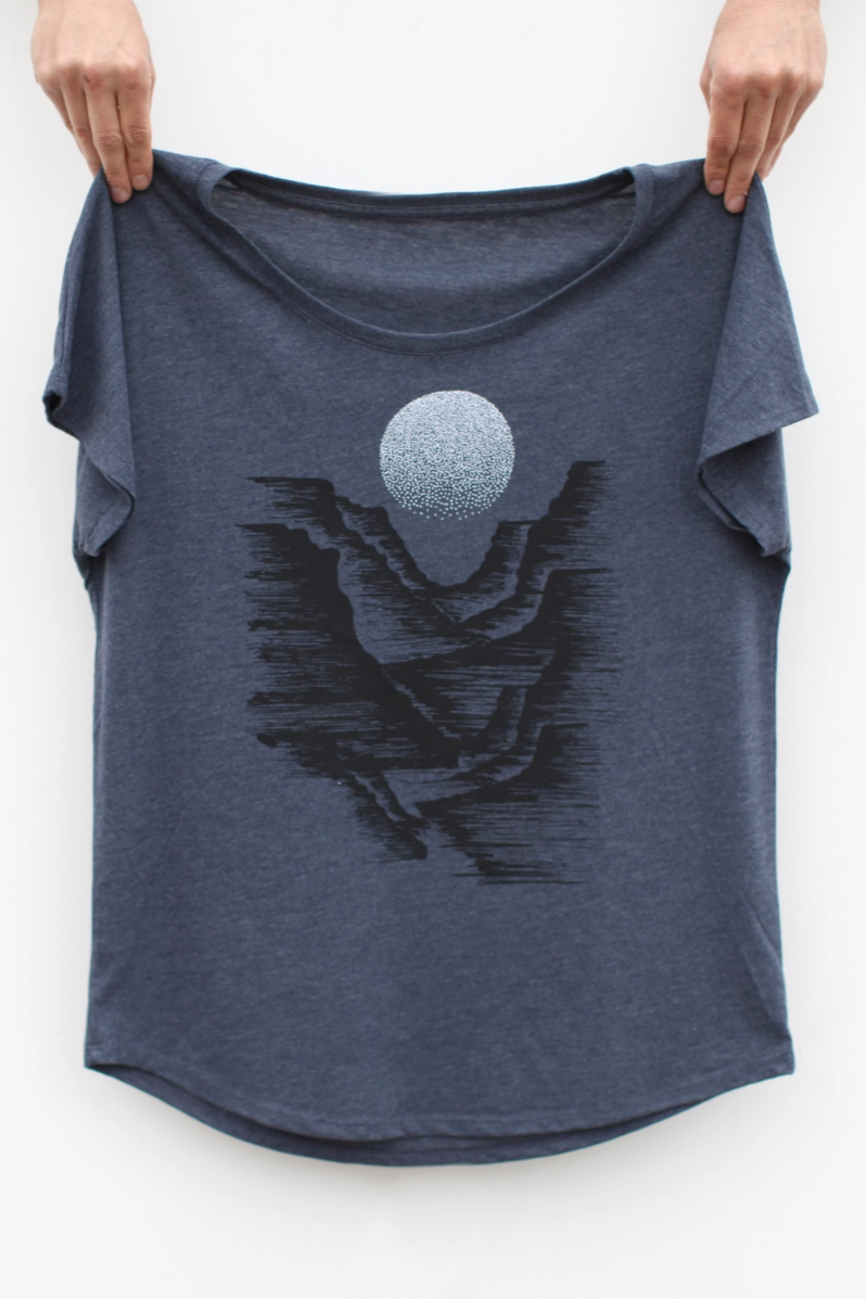 •CANYON• scoop neck comfort fit tee (USA)