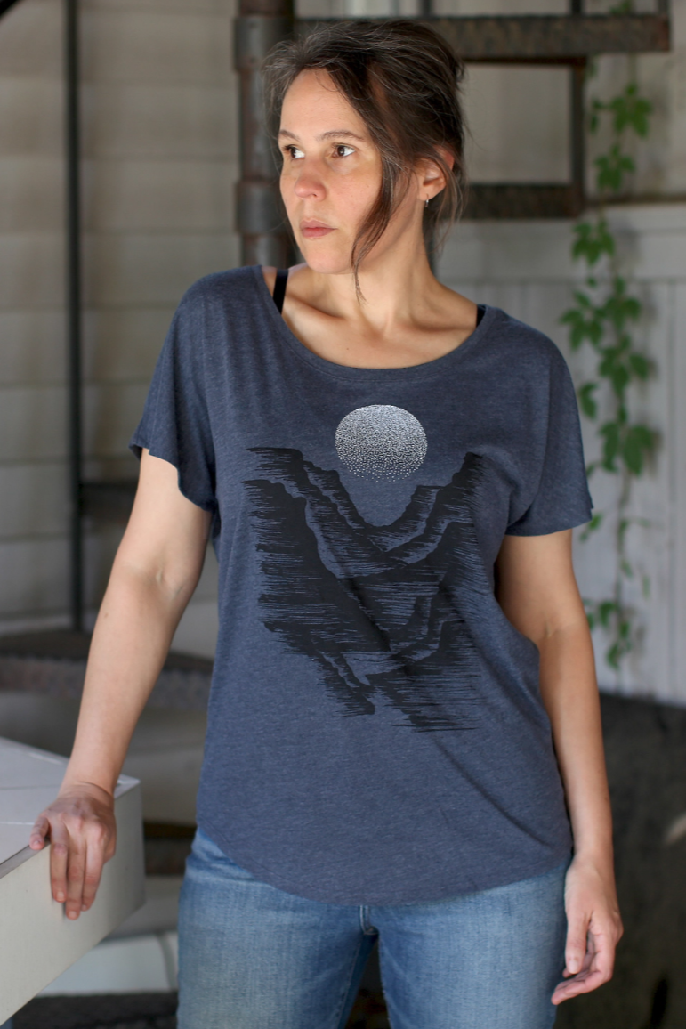 •CANYON• scoop neck comfort fit tee (USA)