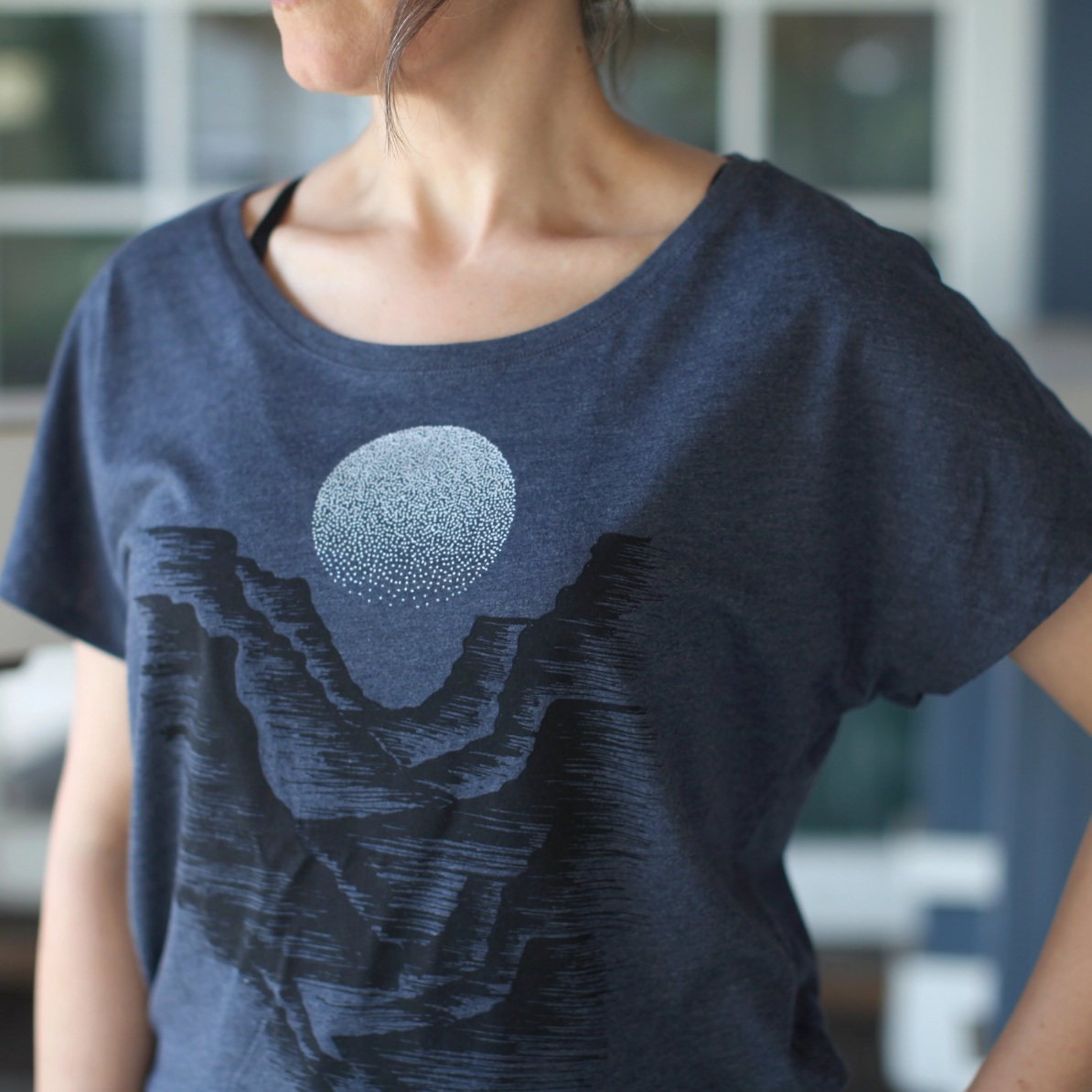 •CANYON• scoop neck comfort fit tee (USA)