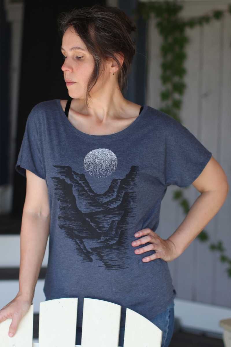 •CANYON• scoop neck comfort fit tee (USA)
