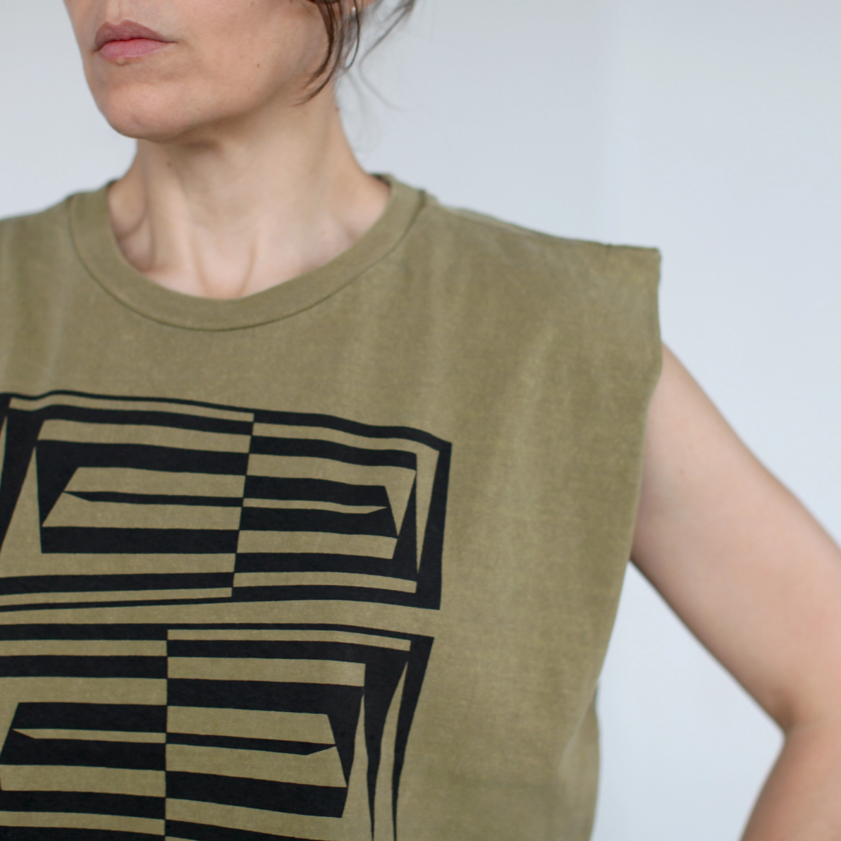•VERTIGO• heavyweight cotton muscle tee (USA)