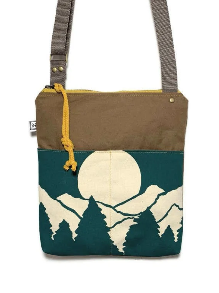 •WEEKDAYER - VISTA• waxed canvas crossbody