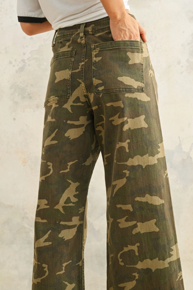 •HARLEY• camo print denim pants