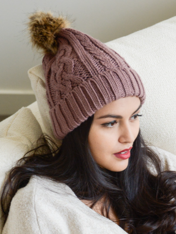 •CHUNKY CABLE KNIT POM BEANIE•