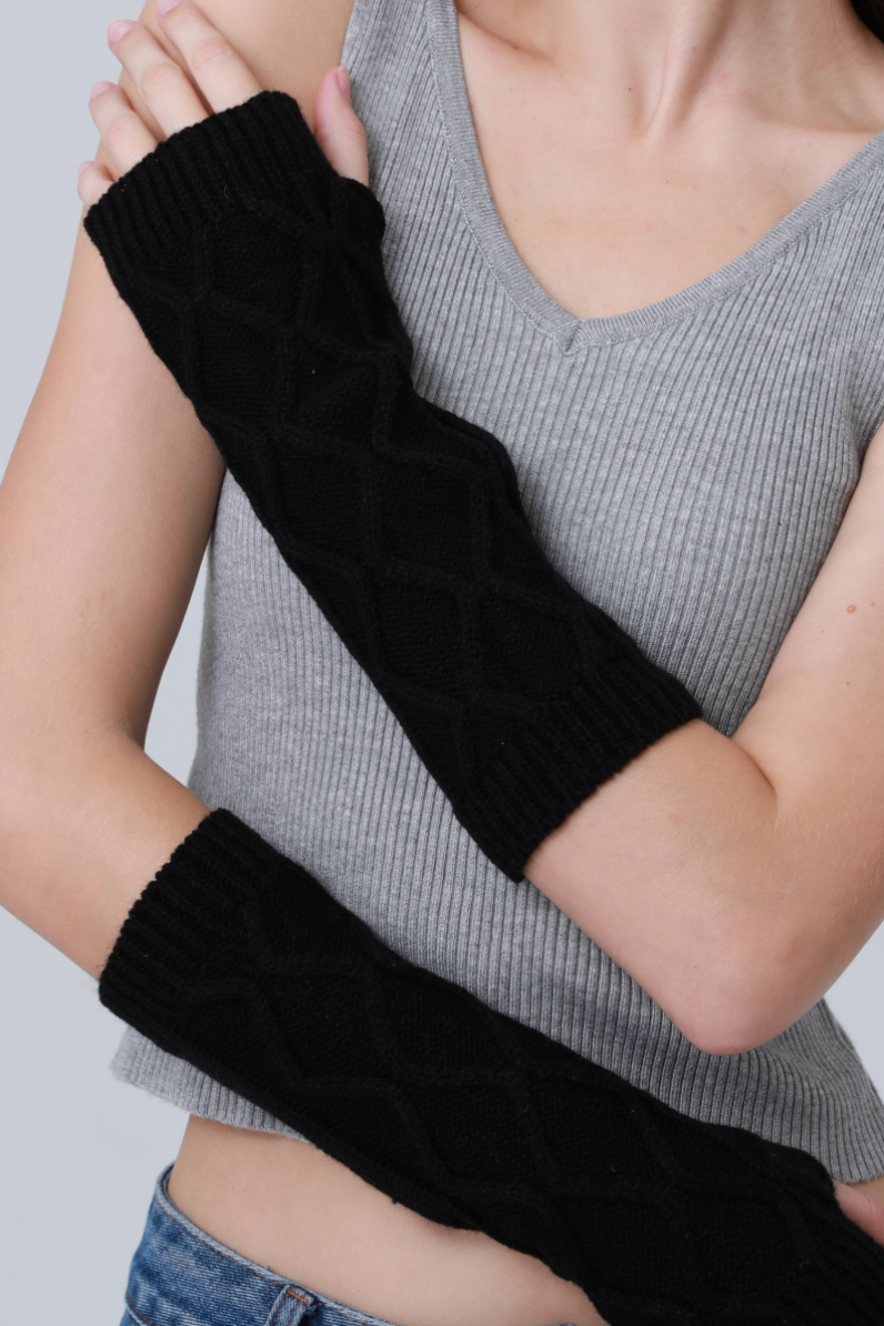 •TEXTURED KNIT FINGERLESS GLOVES•