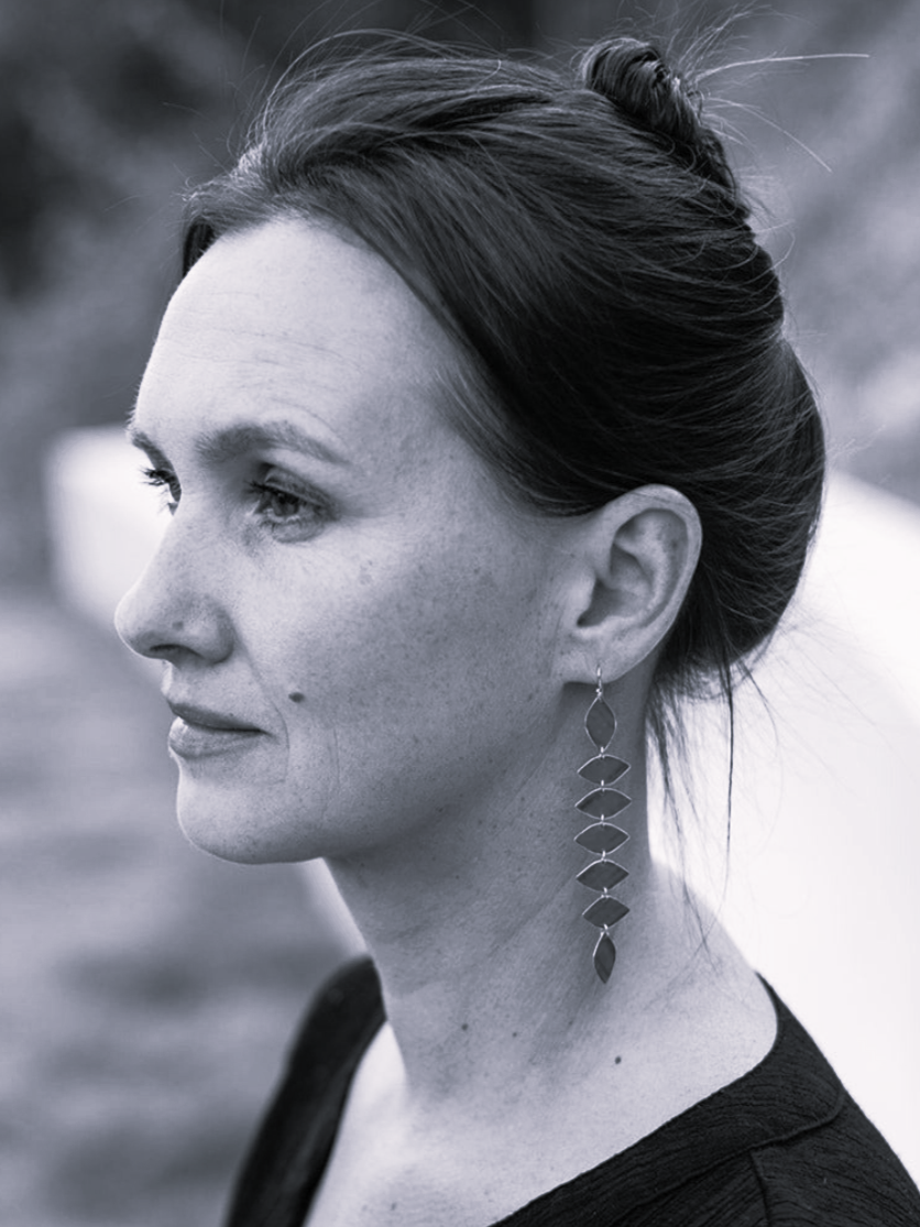 •IVY LONG• gold dangle earrings