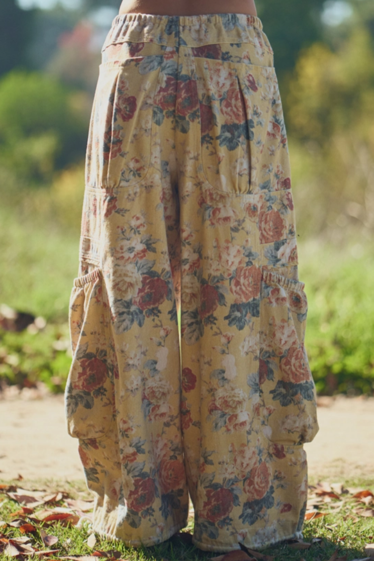 •MEADOW• soft floral cargo pants