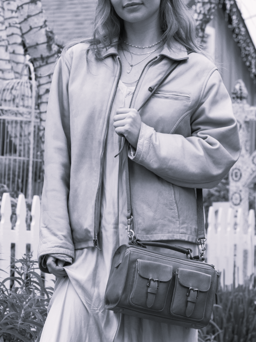 •VAIL• caramel leather crossbody/handbag