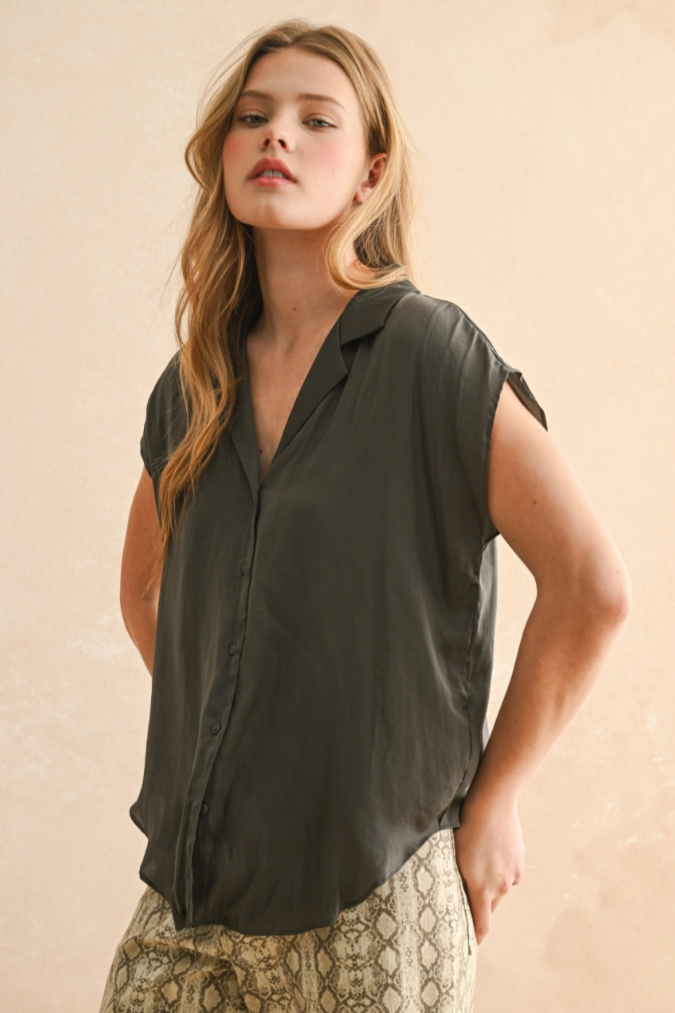 •TAYLOR• collared button down top