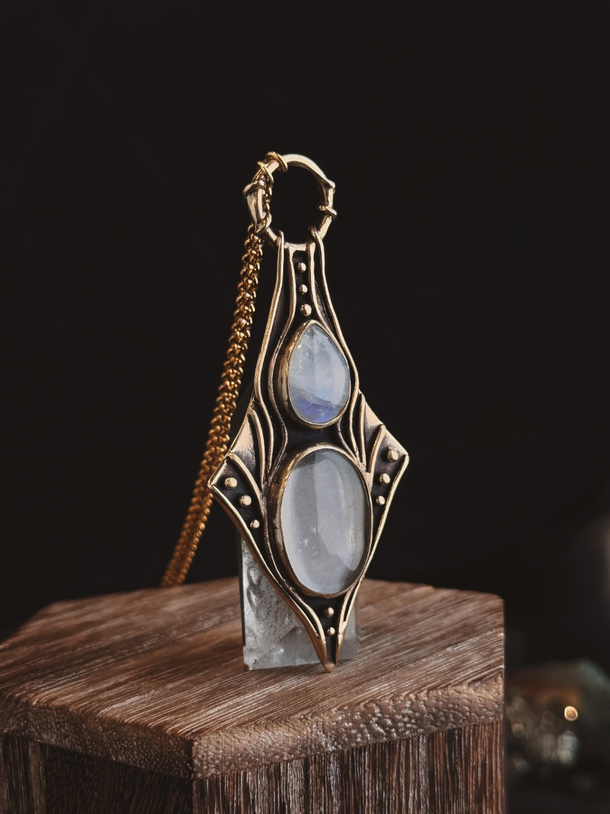 •NIMUE• rainbow moonstone + quartz gold necklace (20" long)