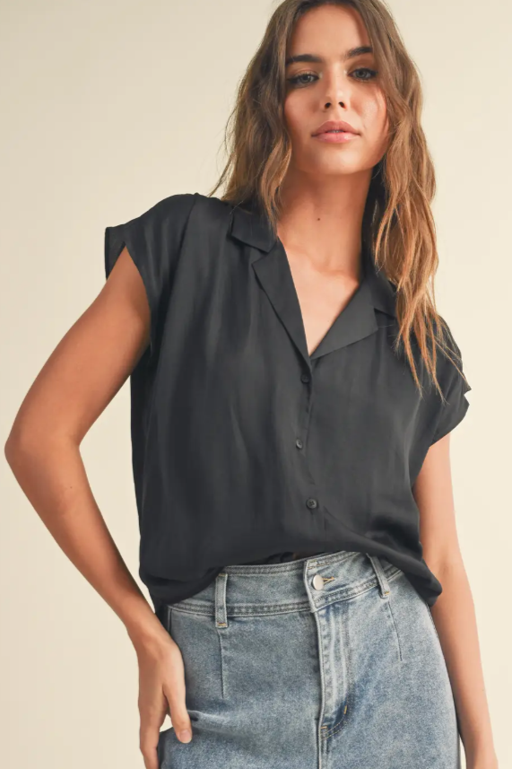•TAYLOR• collared button down top