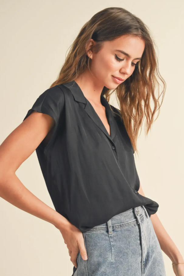 •TAYLOR• collared button down top