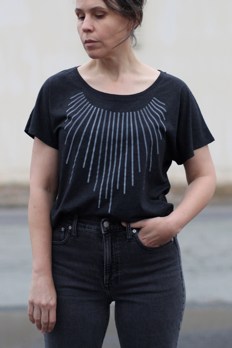 •SUN COLLAR• scoop neck comfort fit tee (USA)