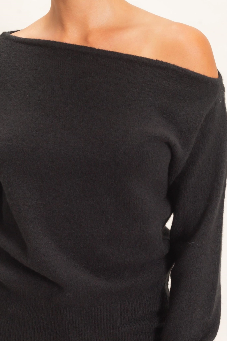 •LESLIE - BLACK• sunny shoulder long sleeve sweater