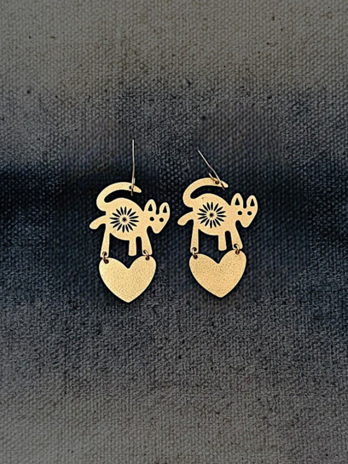 •LIL' HEART KEEPER• gold dangle earrings