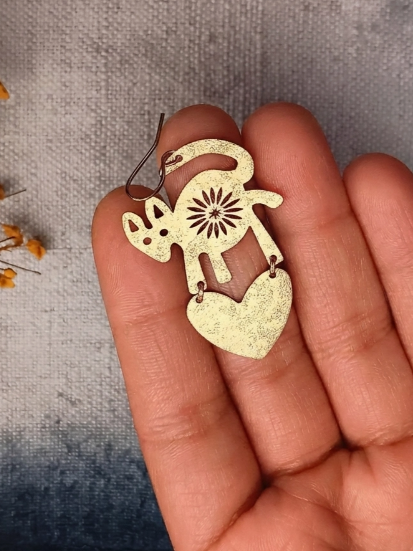 •LIL' HEART KEEPER• gold dangle earrings