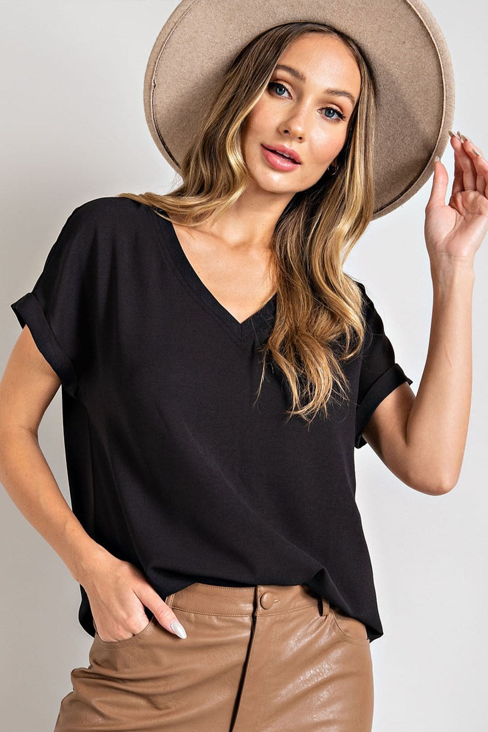 •VERA• V-neck relaxed fit top