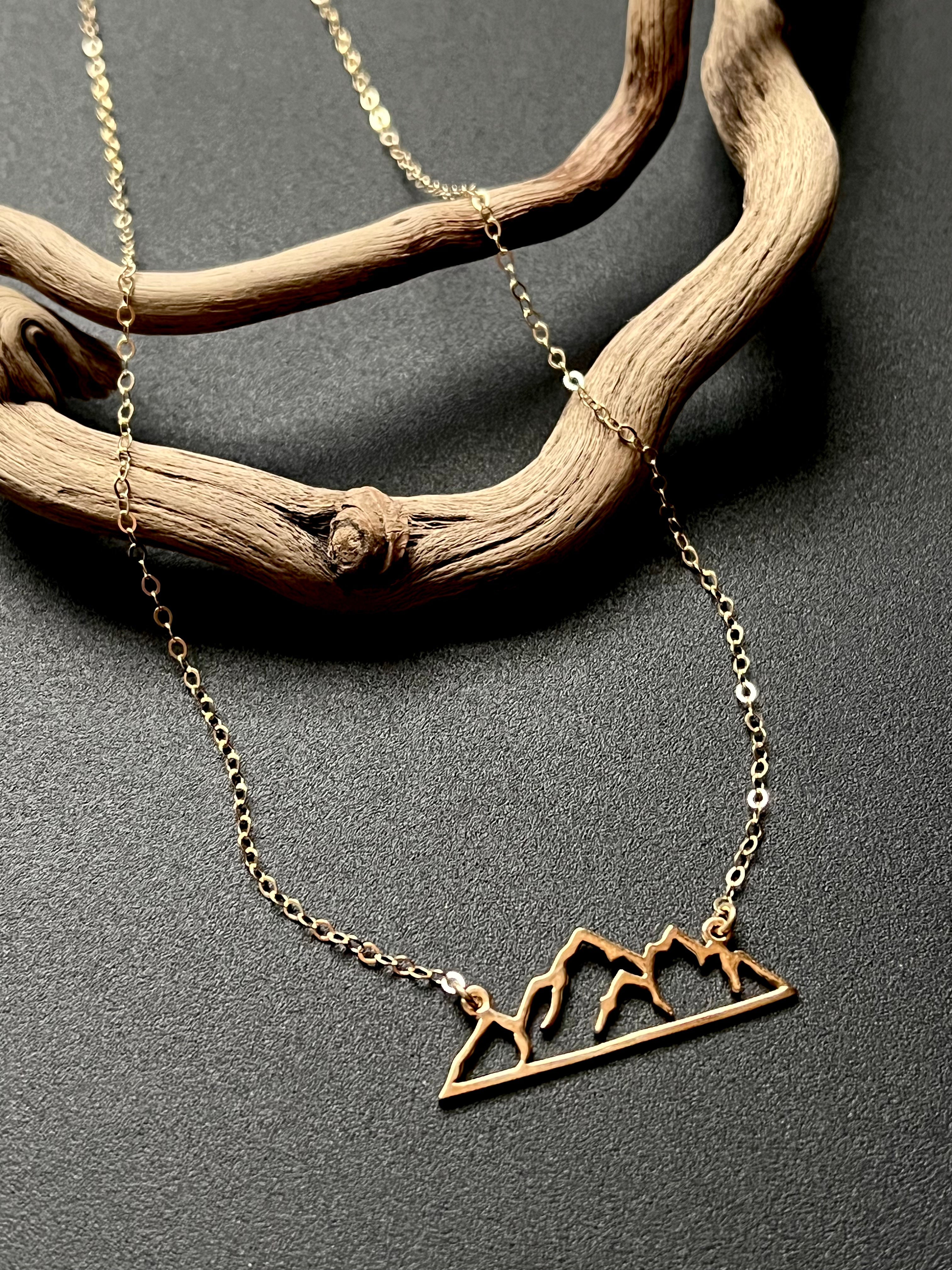 •RIDGELINE• gold necklace