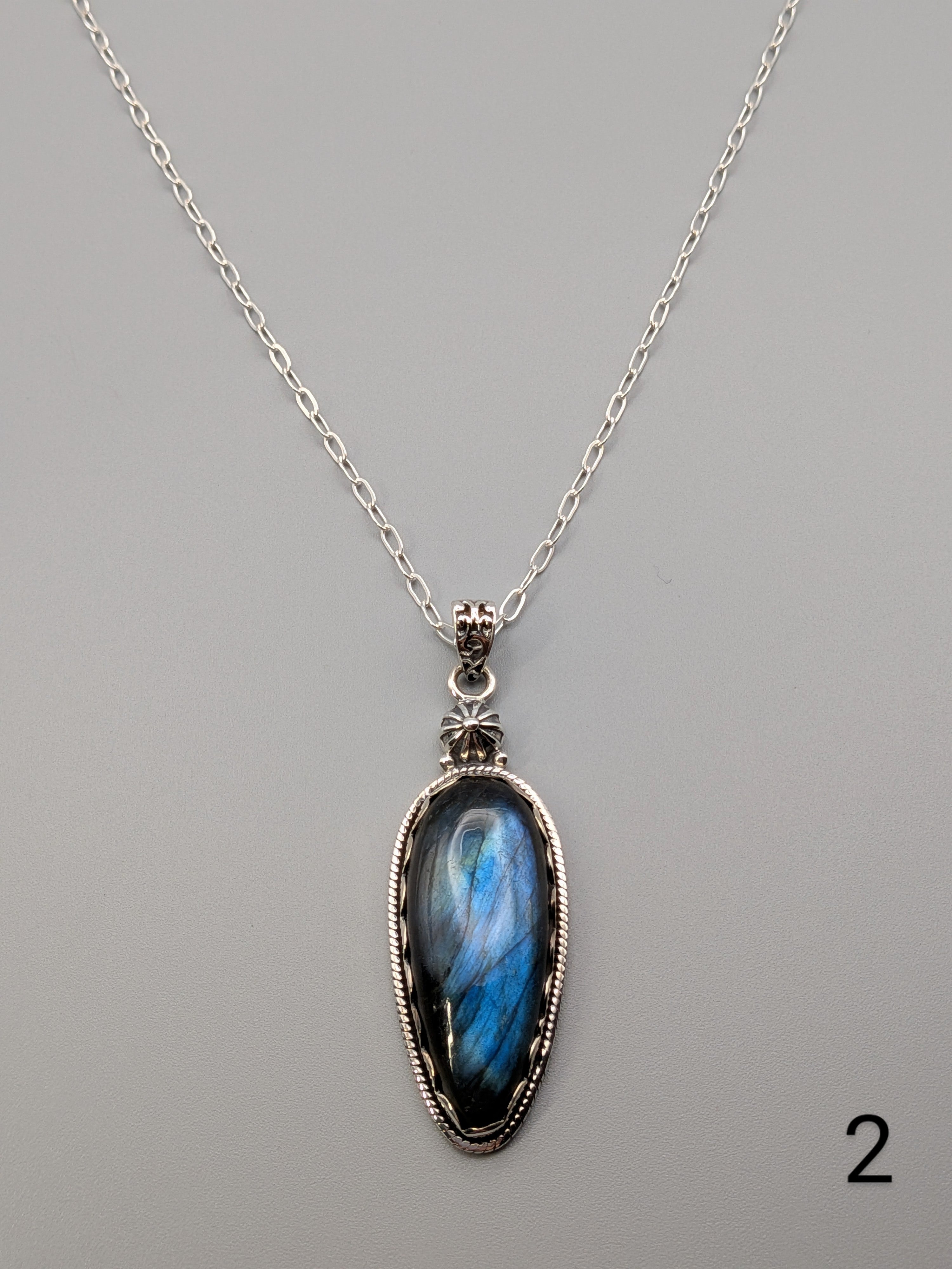 •LABRADORITE - SCALLOPED SPEAR TEAR• sterling silver pendant