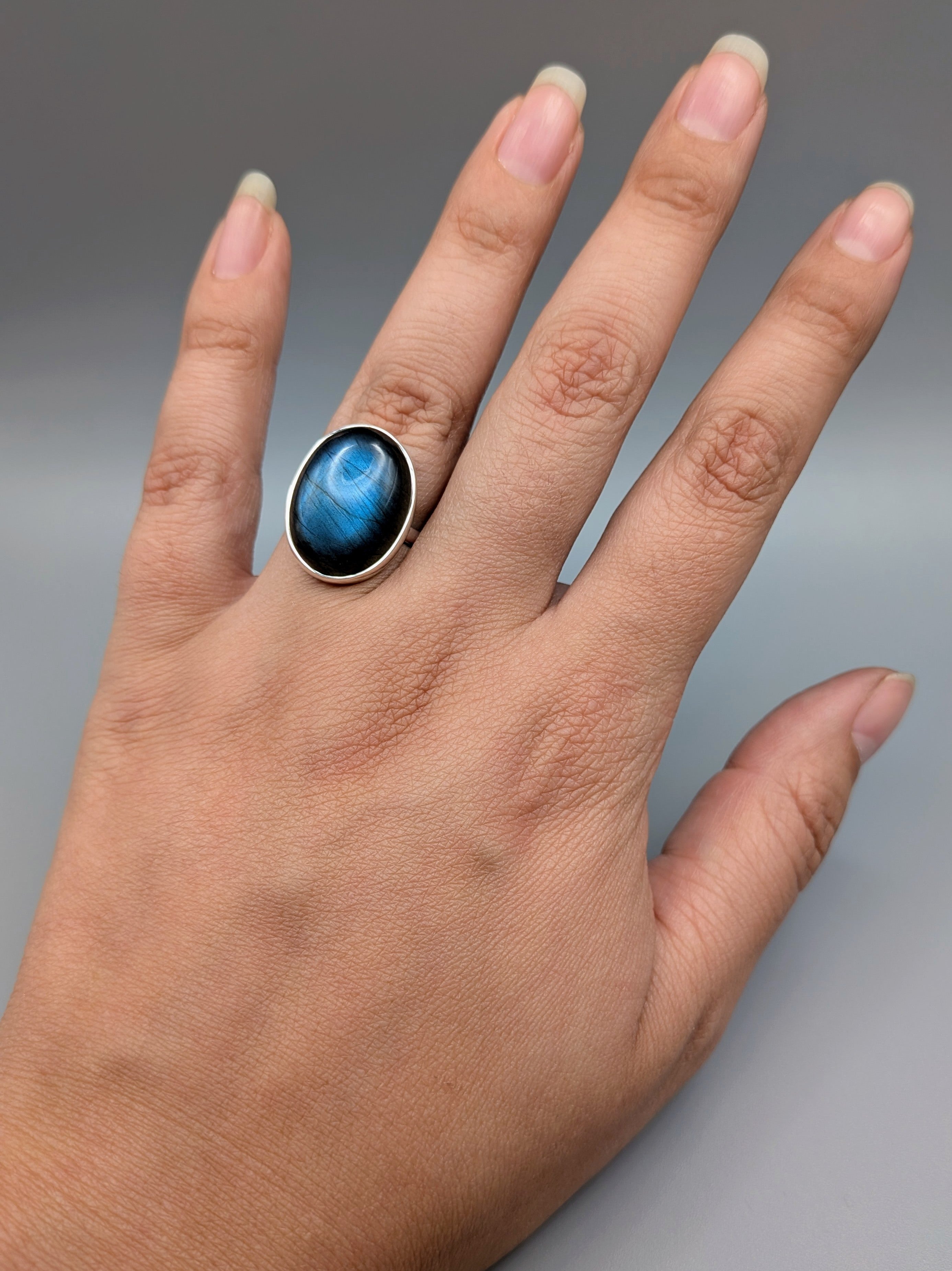 •LABRADORITE - OVAL - 2• simple band silver ring (size 7)