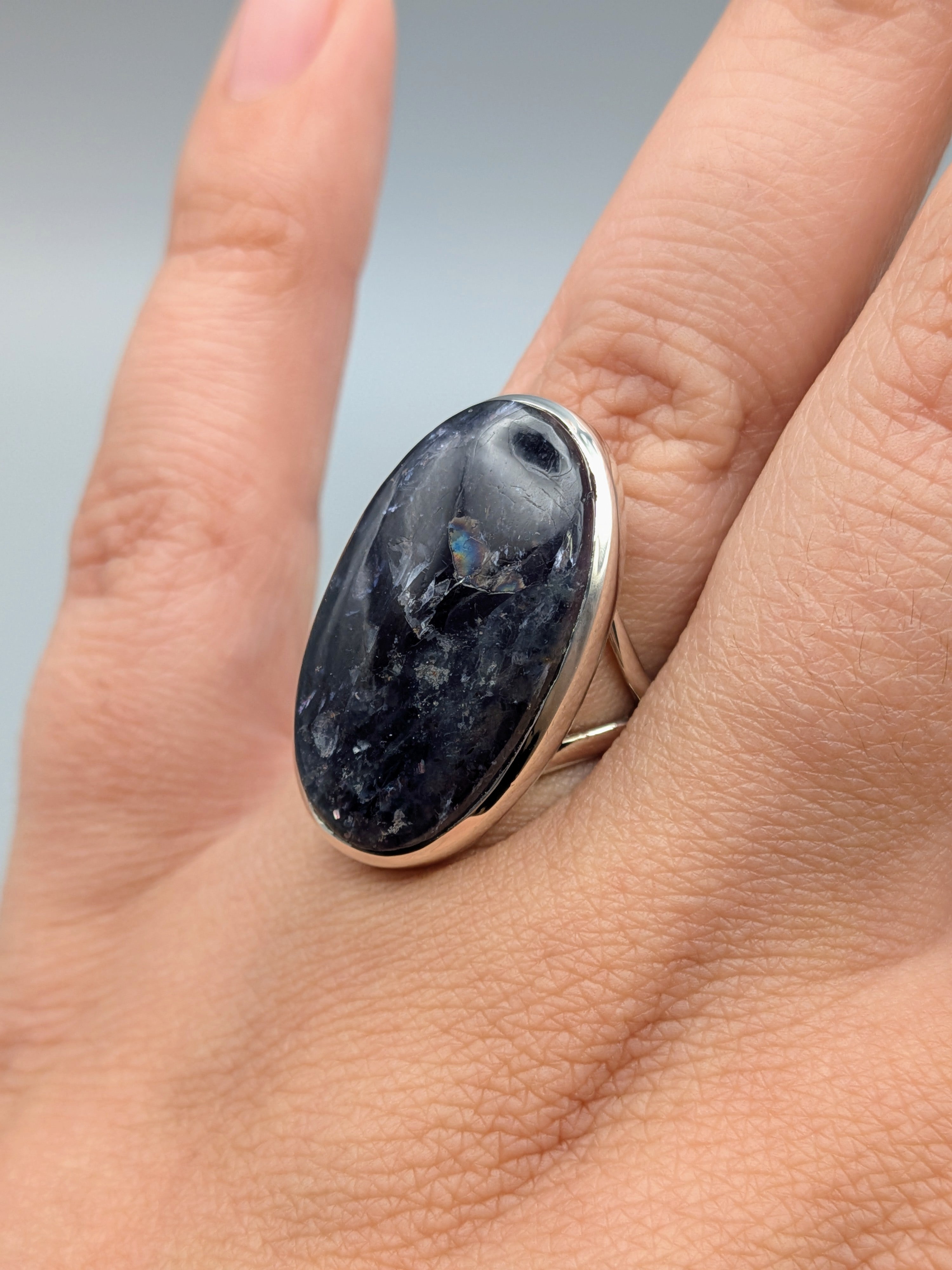 •IOLITE SUNSTONE - OVAL• split band silver ring (size 6.75)