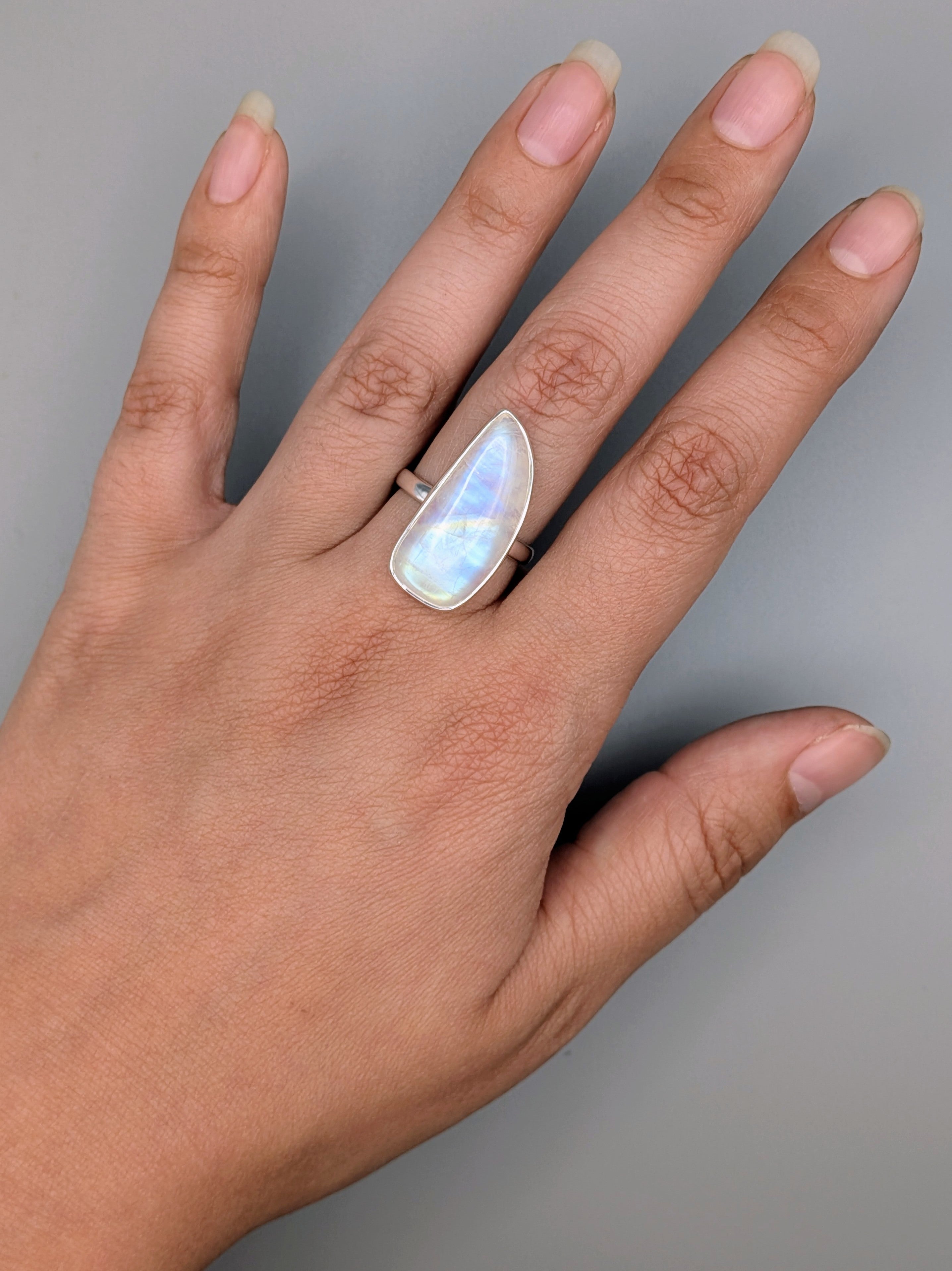 •RAINBOW MOONSTONE - FREEFORM• simple bezel silver ring (size 9)