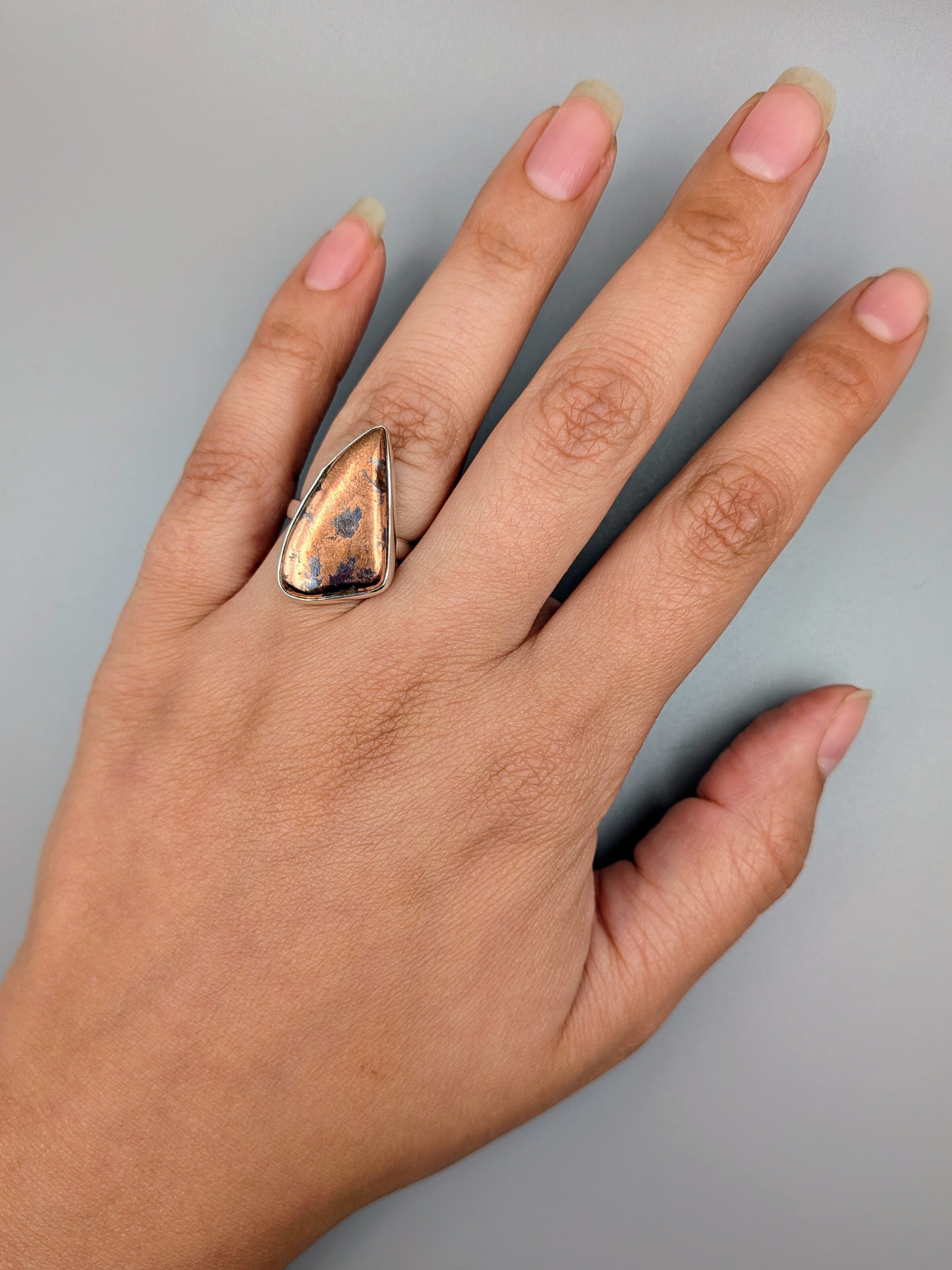 •COPPER IN MATRIX - FREEFORM• simple bezel silver ring (size 6)