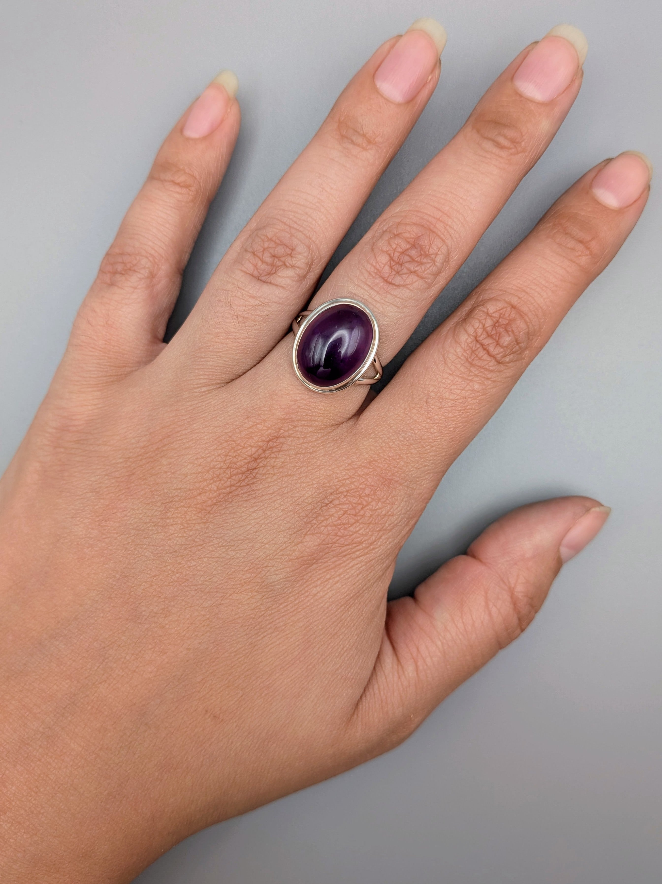 •AMETHYST - OVAL• split band silver ring (size 7.75)