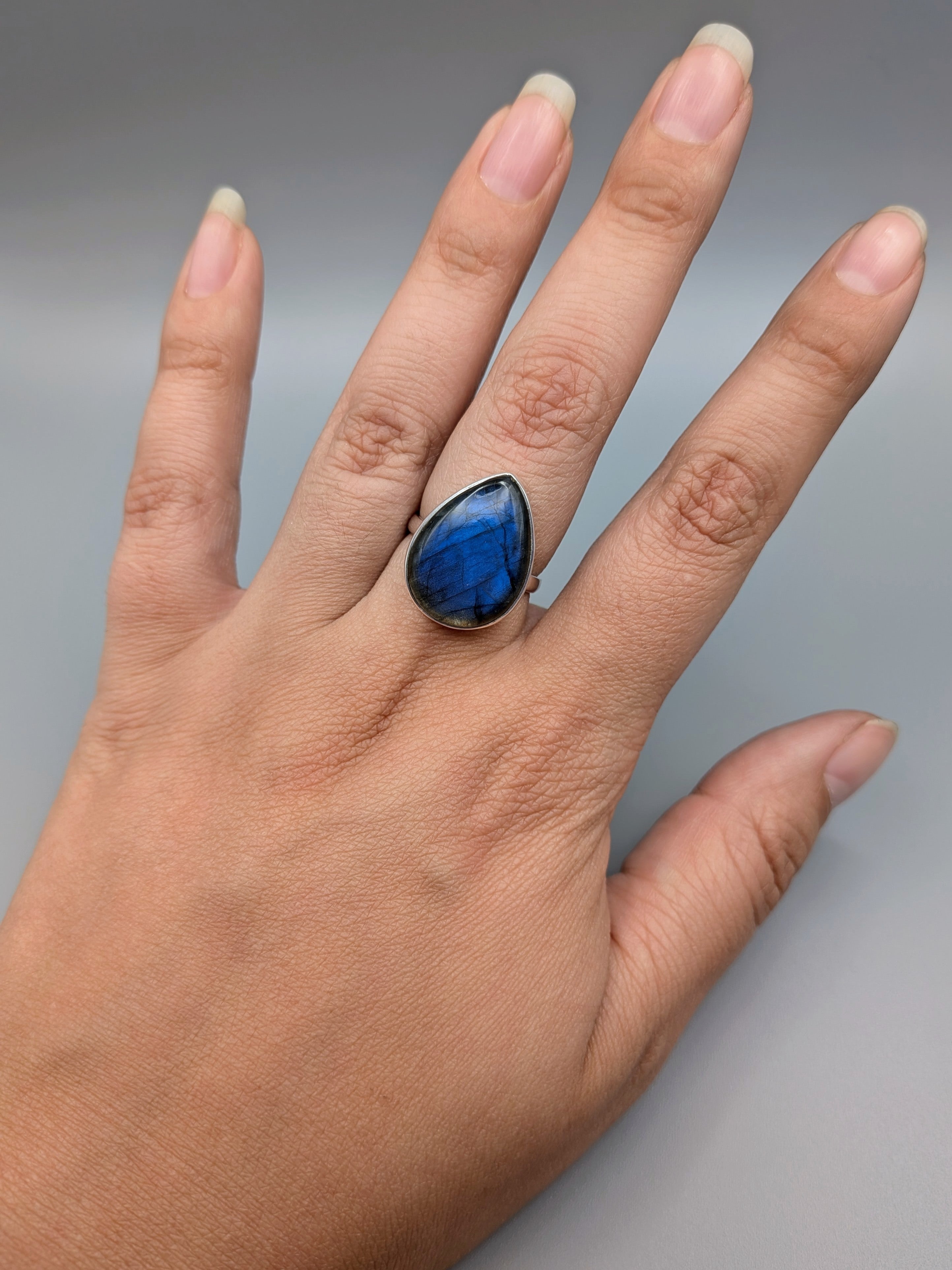 •LABRADORITE - SMALL TEAR• simple band silver ring (size 8)