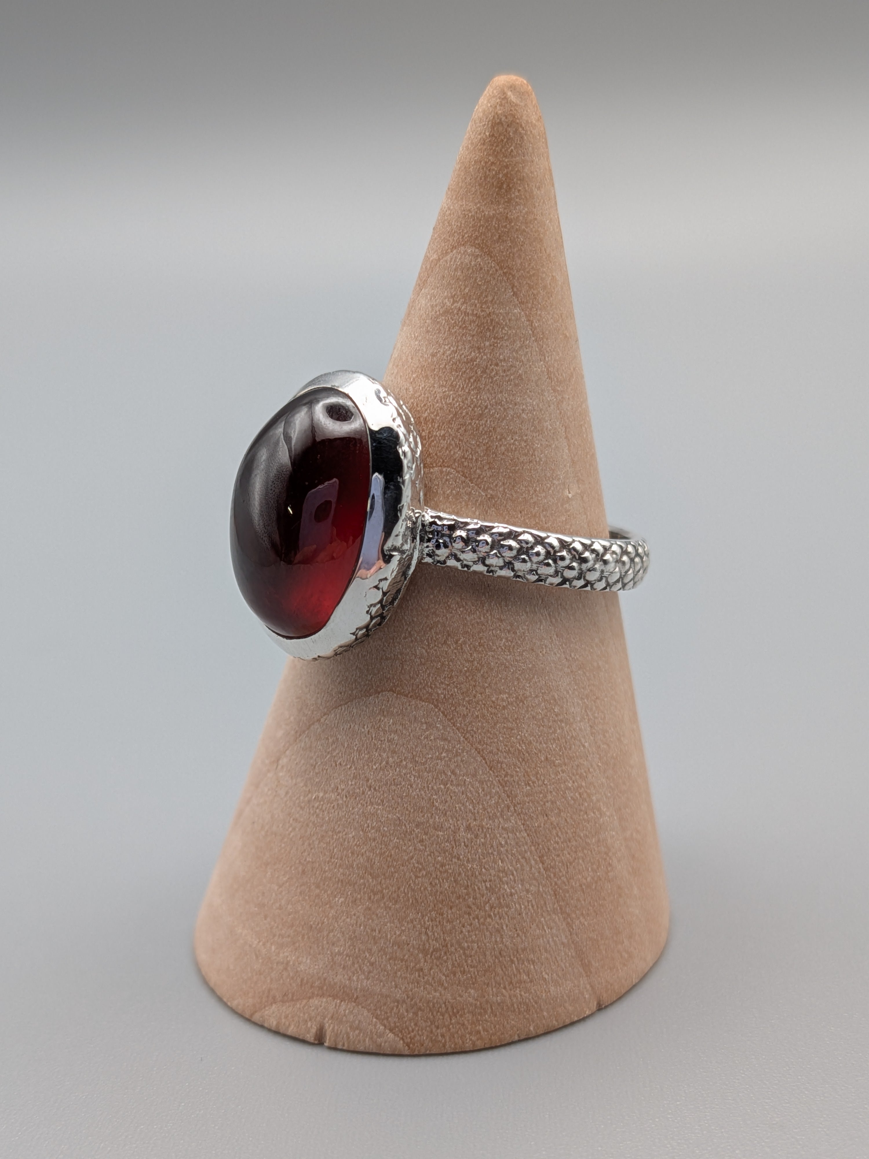 •HESSONITE GARNET - SNAKE BAND• beveled bezel silver ring (various sizes)